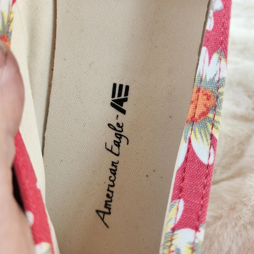 American Eagle AE Womens Red Daisy‎ Floral Espadrille Flats Shoes Size 11